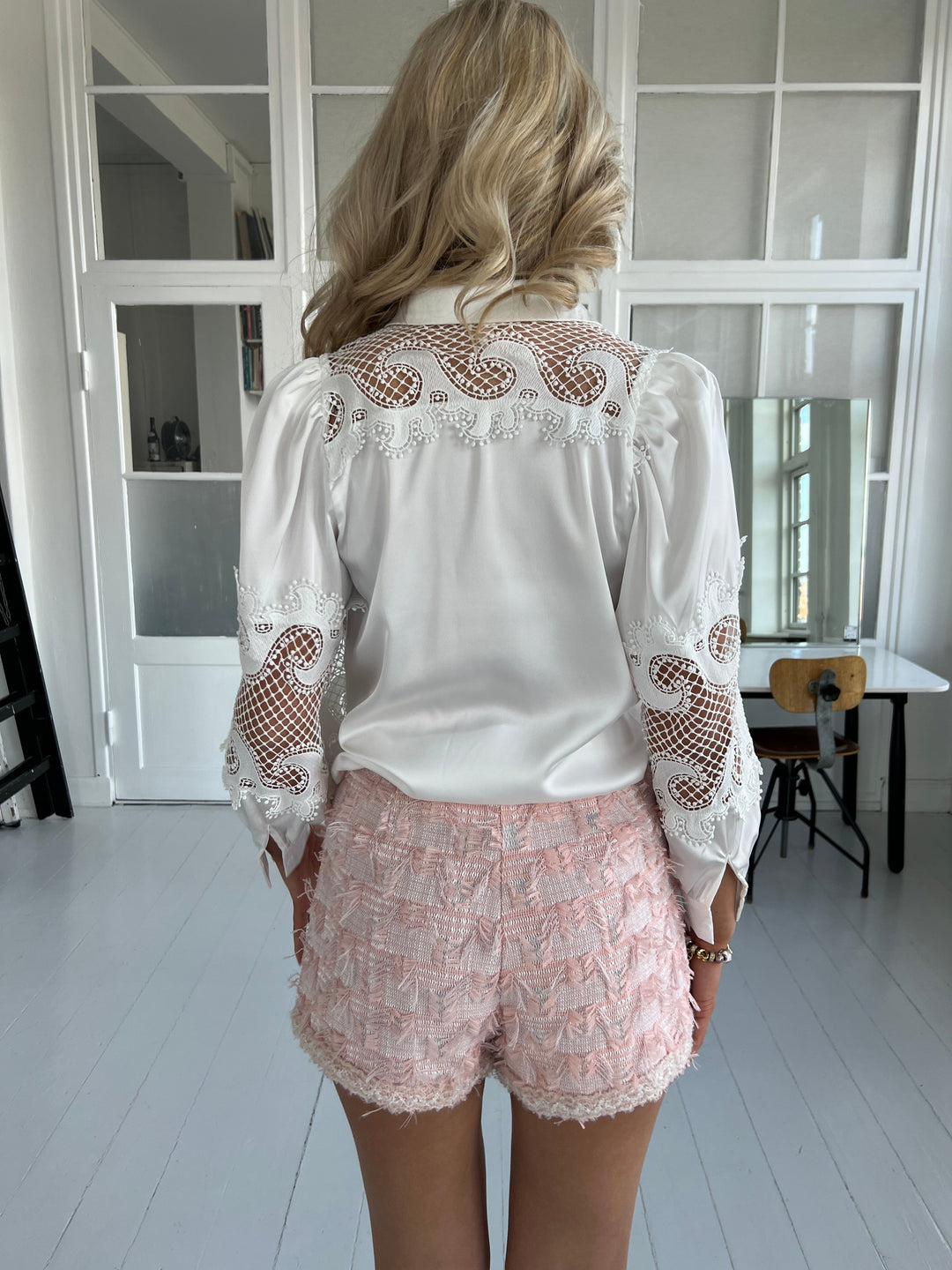 Elli white rosa boucle shorts
