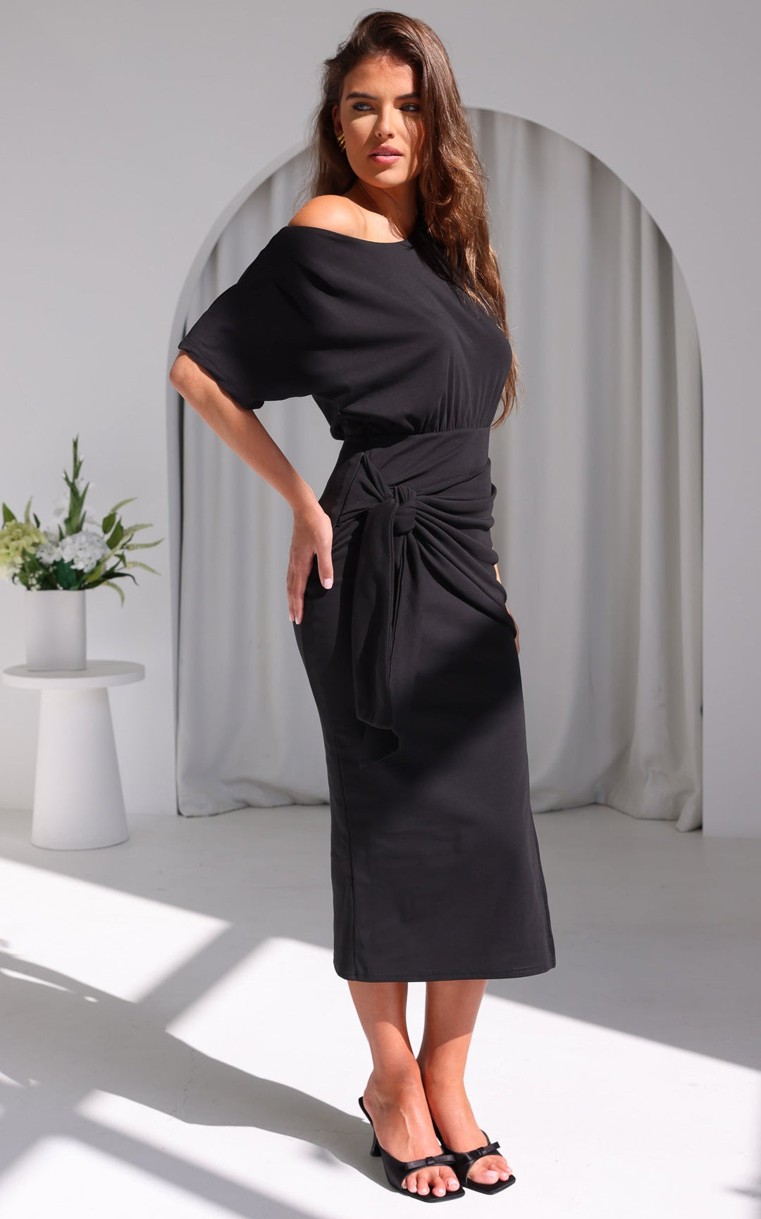 Kobe Short Sleeve Midi Dress - Black