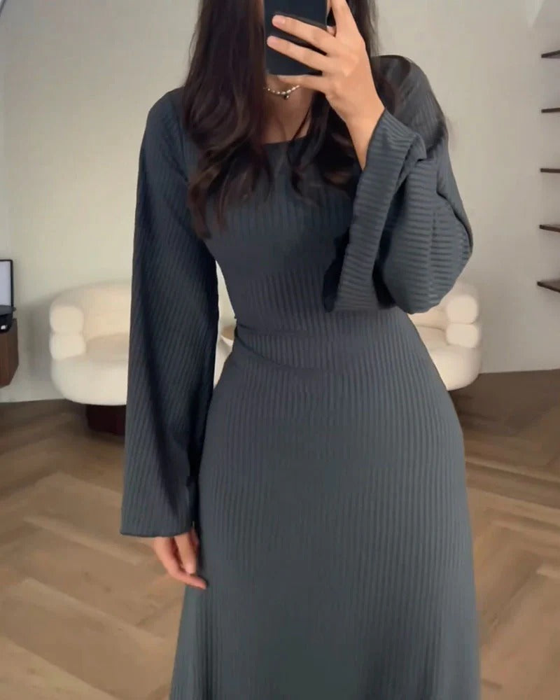 Lena - Elegant tie-waist knitted dress