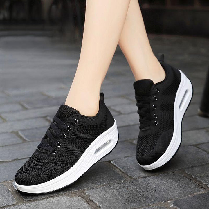 Lightweight mesh sneakers for women